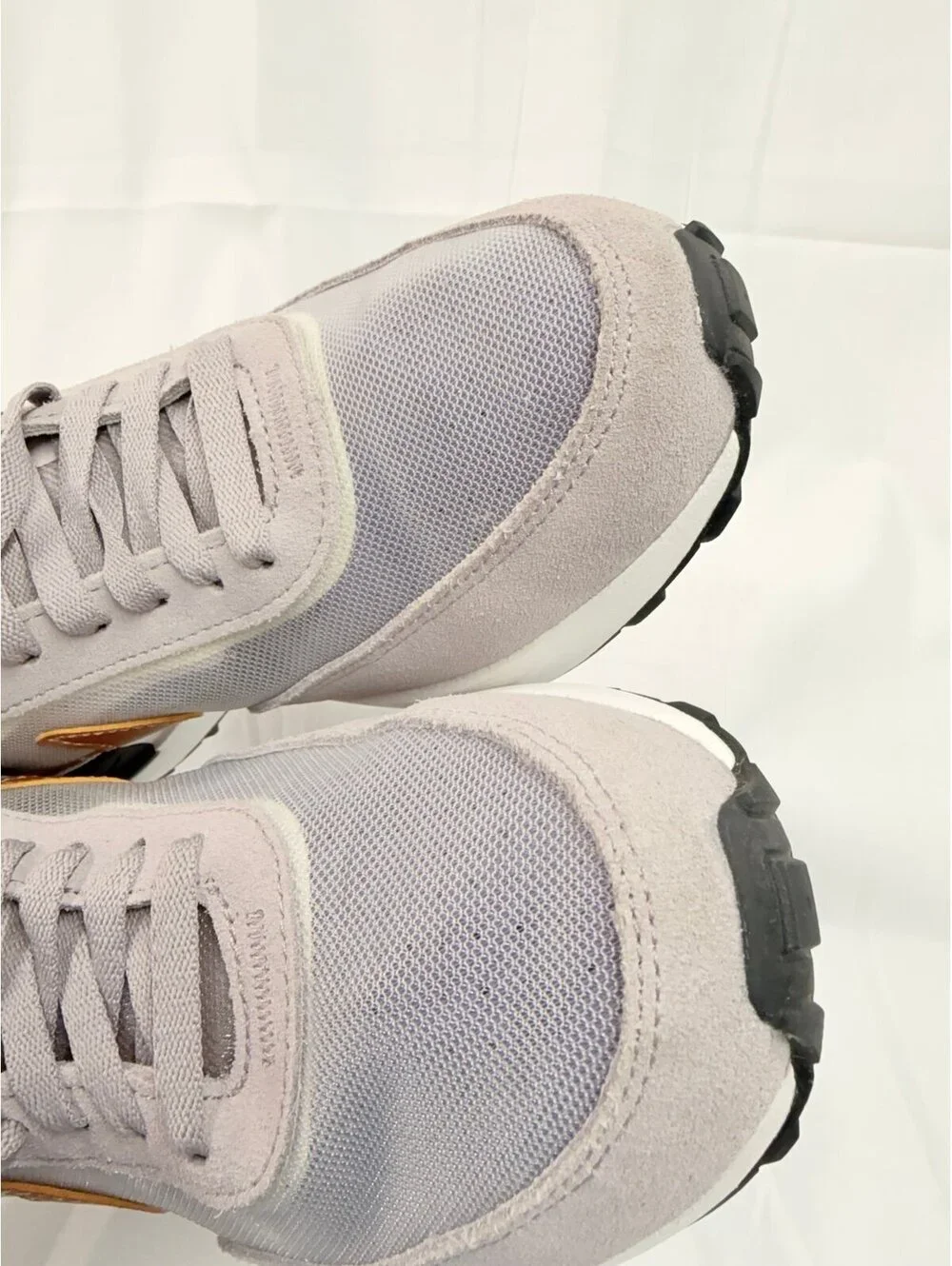 Nike Waffle One GS  running  Size 5.5 y Color: Summit White/Metallic Red Bronze